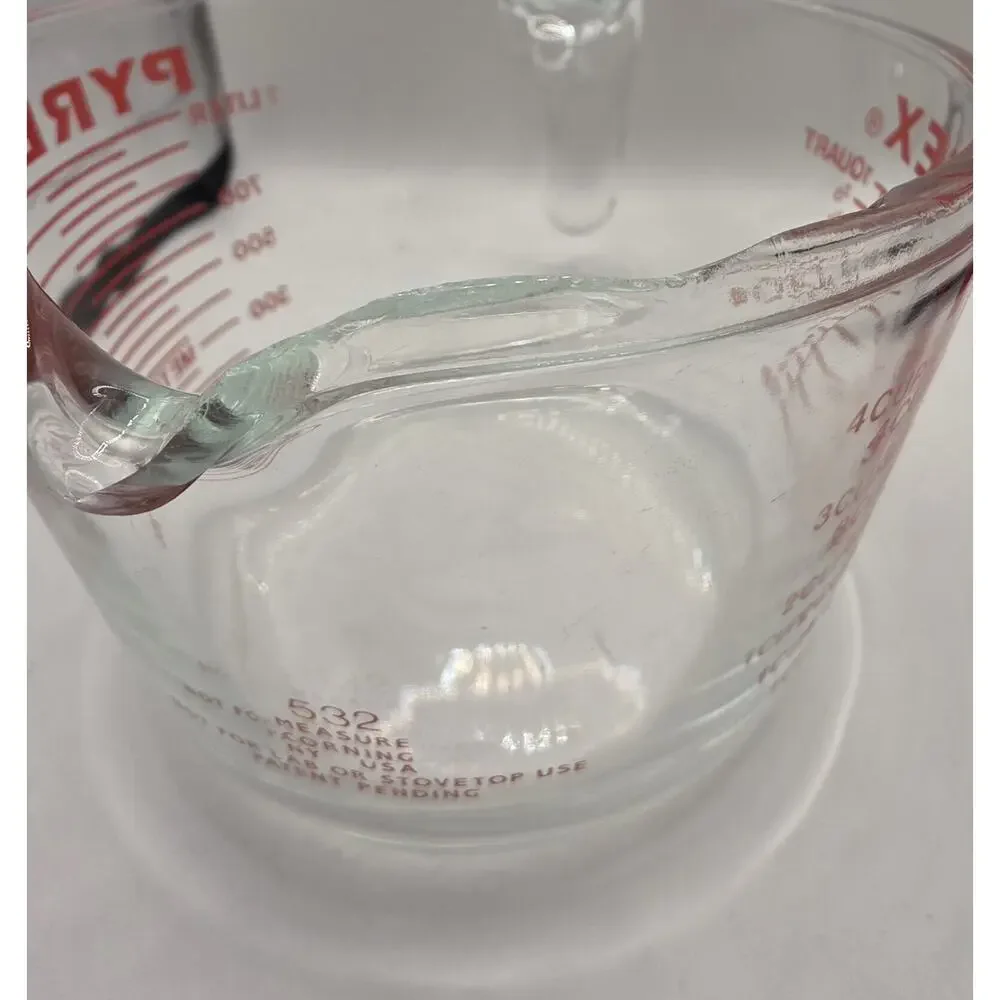 Vintage Pyrex 532 4 cup 1 Quart 32 oz Measuring Cup Red Block Letter *note Pics*